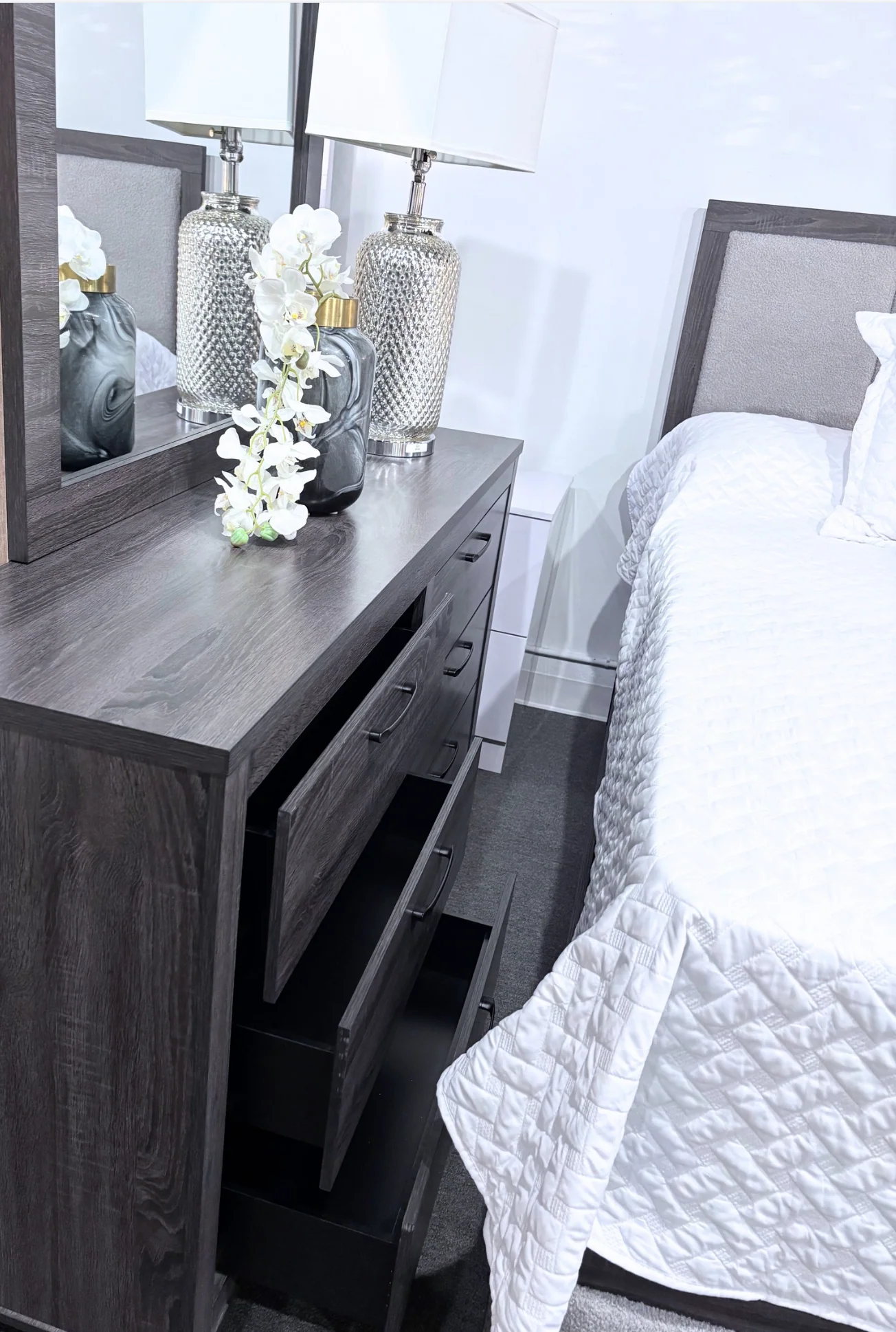 Modern Gray Upholstered Queen Bedroom Set  4 Piece - Image 7