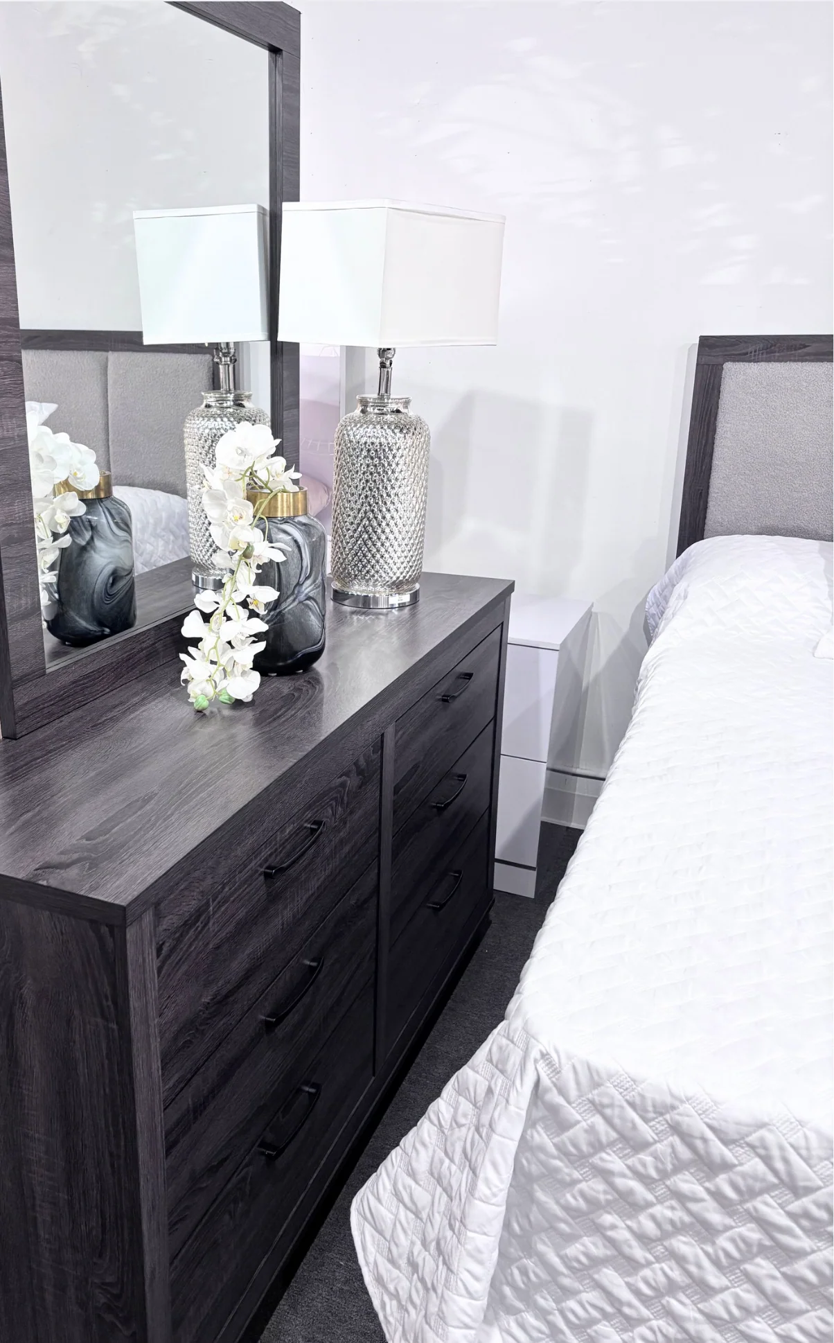 Modern Gray Upholstered Queen Bedroom Set  4 Piece - Image 8